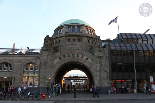 stadt-hamburg-10-10-2014-12-10-2014-024814D2471-F006-7B3E-ECBE-5C2D60B16C0E.jpg